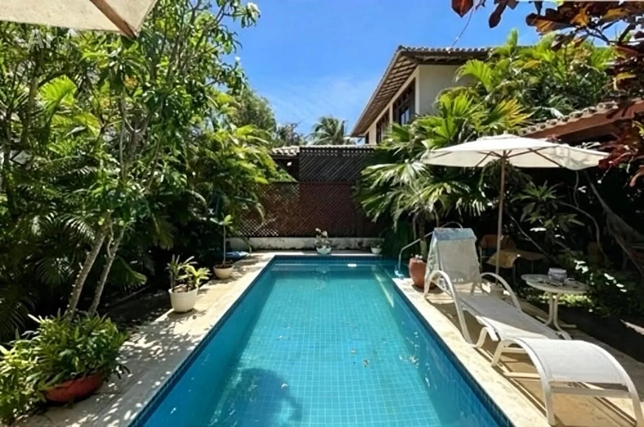 Vista da propriedade de Casa no Porto das Baleias com piscina e acesso à praia em Praia do Forte